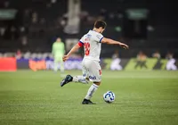 Bahia desfalcado consegue vencer o Flamengo? Saiba os palpites das IAs imagem