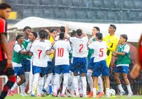 Bahia larga na frente do Vitória em duas decisões na base