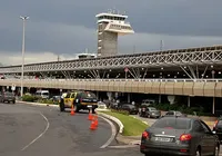 Bancária diz que tinha bomba na bagagem e acaba presa em aeroporto