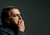 Bolsonaro piora e é atendido às pressas após nova crise