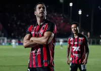 Cáceres comenta gol e elogia técnico: "Tranquilidade faz a diferença"