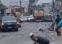 Caminhão-pipa desgovernado atinge 10 veículos e deixa feridos