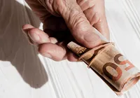 Cantor famoso revela que já fez sexo em troca de dinheiro