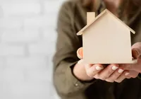 Cantora famosa defende casamento em casas separadas: “Coisa romântica”