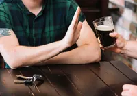 Cantora revela que parou de beber para salvar casamento