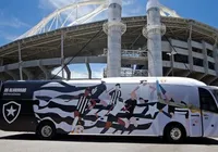 Caos no Rio: ônibus do Botafogo quase é atingido em troca de tiros