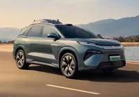 Carro da BYD que estaciona sozinho chega ao Brasil; conheça o Atto 8 imagem