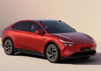Carro dos sonhos? Com sofá e geladeira, veículo começa a fazer sucesso imagem