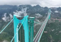China inaugura ponte mais alta do mundo e reduz viagem de 2h para 2 minutos imagem