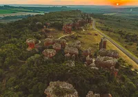 Cidade de pedra: veja destino que atrai turistas ao interior do Brasil imagem