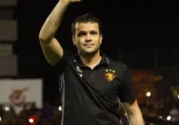 Concorrente do Vitória na zona demite técnico no final da temporada