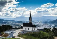 Conheça a 'cidade dos bilionários' eleita a 2ª mais segura do Brasil imagem