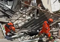 Dois morrem após explosão atingir oito casas conjugadas