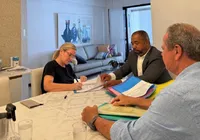 Em recuperação, Ivana Bastos retoma os trabalhos e despacha de casa