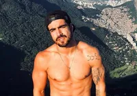 Ex-amante de cantor baiano expõe affair com Caio Castro