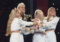 Ex-paquita famosa revela insistência da Playboy por ensaio nu imagem