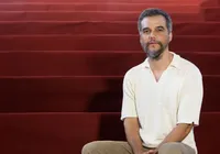Famosos prestigiam Wagner Moura em pré-estreia da peça ‘Um Julgamento’