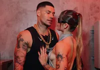 Filipe Ret pede Agatha Sá em casamento durante show e emociona fãs