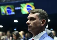 Flávio sugere que Trump ataque barcos do tráfico no Rio: “Que inveja”