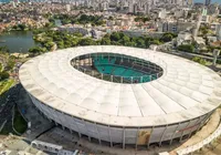 Fonte Nova remove antigo gramado e segue substituição; veja fotos imagem