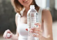 Garrafas d'água plásticas podem causar prejuízo à saúde, diz estudo imagem