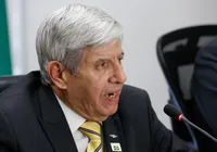 Generais veem erro grave de Augusto Heleno no governo Bolsonaro imagem