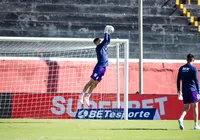 Goleiro do Bahia vive drama e amarga rebaixamento à Série C imagem