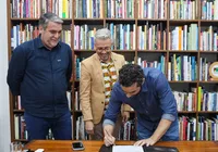 Governo compra 14 mil livros de editoras locais para bibliotecas públicas