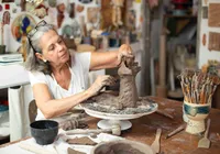 Hilda Salomão celebra 50 anos de arte com exposição gratuita no MAB imagem