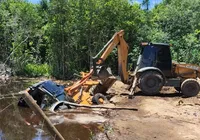 Homem é encontrado morto dentro de retroescavadeira em lago na Bahia