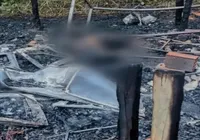 Homem morre carbonizado após casa pegar fogo na RMS imagem