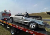 Homem sobrevive após ter carro atingido por caminhão: "Não acreditei"