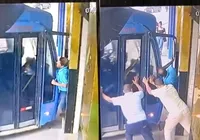 Idoso é prensado em parede por ônibus desgovernado