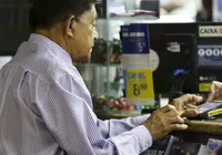 Idosos podem receber salário extra de R$ 1.518; saiba como solicitar imagem