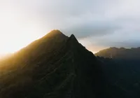 Imagem de santa aparece misteriosamente em montanha e intriga web imagem