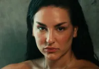 Influenciadora abre o jogo e diz que nasceu para “obedecer mulher” imagem