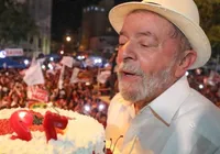 Lula convida Trump para comer bolo de aniversário; entenda imagem