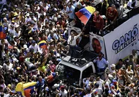 Maduro organiza novos exercícios militares após Nobel de opositora imagem