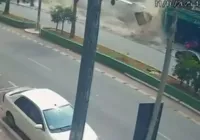 Marquise desaba e deixa pedreiros feridos