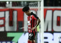 Matheuzinho se pronuncia após sair sentindo o joelho contra o Cruzeiro