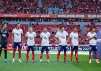 Meia do Bahia recebe terceiro amarelo e vira desfalque no Brasileirão imagem