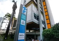 Mulher tenta matar marido e colegas com suco envenenado