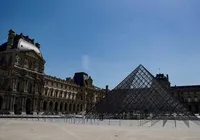 Museu do Louvre é assaltado e fica fechado neste domingo imagem