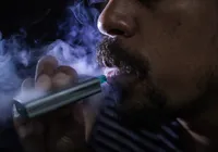 OMS alerta: 15 milhões de adolescentes já usam cigarro eletrônico imagem