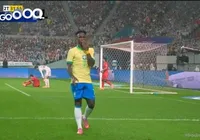 Para Virginia? Vini Jr. faz gol e manda beijo após goleada; assista