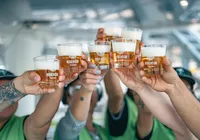 'Parque de diversões' para adultos promete cerveja de graça no Brasil