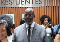 Péricles é consagrado Cidadão Baiano e anuncia mudança para o estado imagem