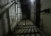Presas são obrigadas a comer fezes durante ritual de tortura em penitenciária imagem
