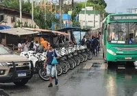 Protesto em Engomadeira interrompe atendimento de ônibus no bairro imagem