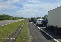 Protesto por instalação de UPA em Barra de Pojuca interdita BA-099 imagem